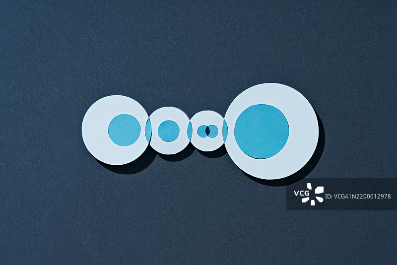 蓝色的多个重叠圆圈的维恩图，纸艺制作图片素材