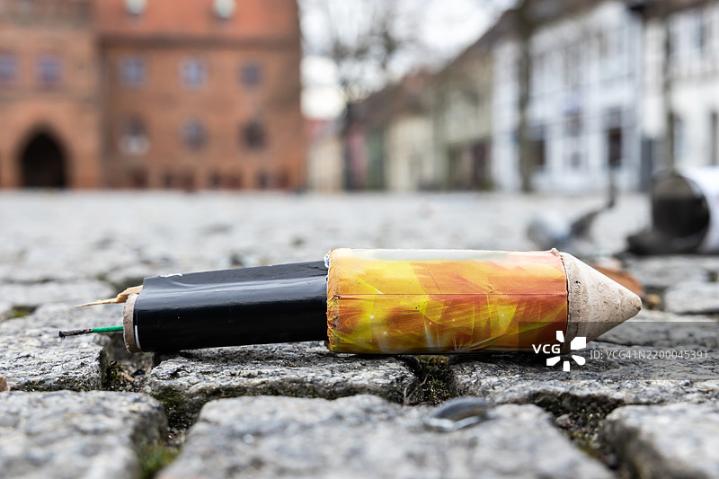 新年过后烟花的残骸图片素材