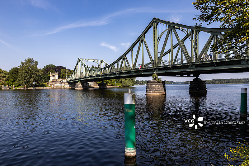 格林尼克桥横跨哈弗尔河，连接德国首都柏林和波茨坦。图片素材