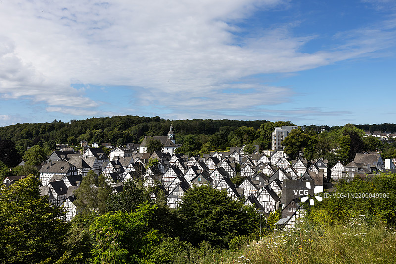 德国北莱茵-威斯特法伦州弗罗伊登贝格老城的传统历史半木结构房屋图片素材
