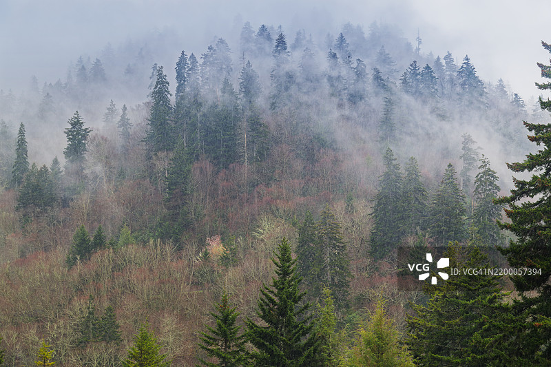 山脉与云彩图片素材