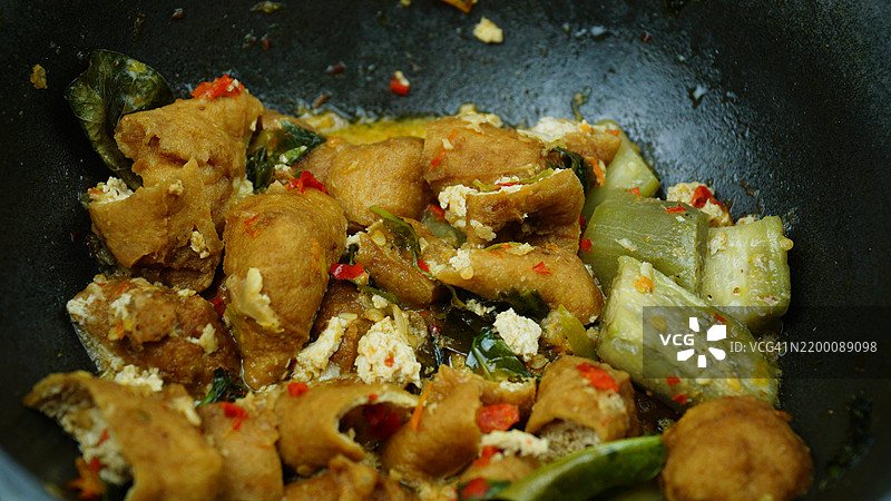 炒锅中的香辣豆腐卡普蔡菜肴图片素材