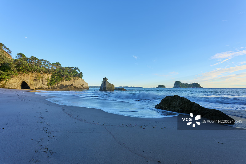 新西兰北岛坎特伯雷科罗曼德的教堂湾海滩图片素材