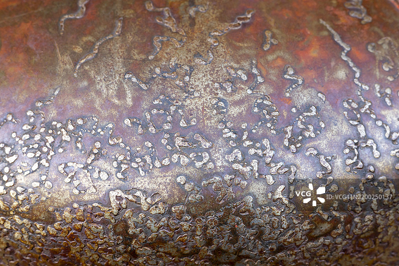 生锈的金属表面。图片素材