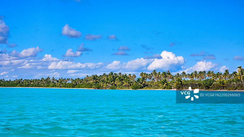 无尽的乐园：萨沃纳岛原始海岸线的全景视图图片素材