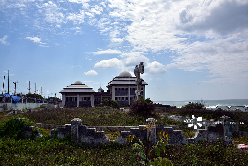 在卡尼亚库马里，提鲁瓦卢瓦尔雕像和维韦卡南达岩石纪念碑附近的海边生活图片素材