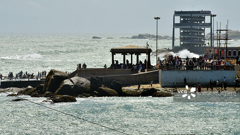 卡尼亚库马里蒂鲁瓦鲁瓦尔雕像和维韦卡南达岩石纪念馆附近的曼达帕姆和观景塔图片素材