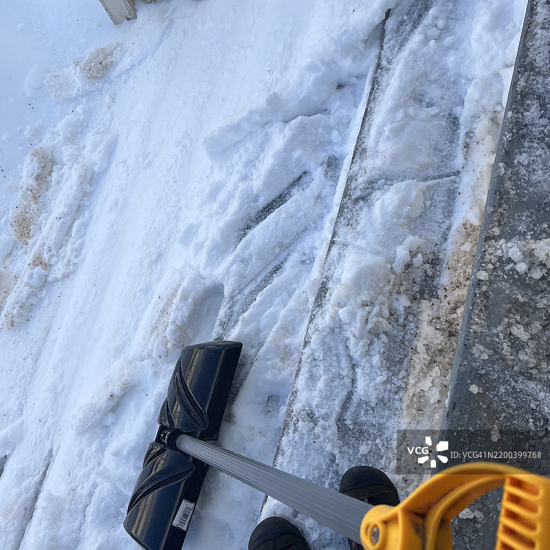 波士顿北部房屋台阶上的雪和冰图片素材