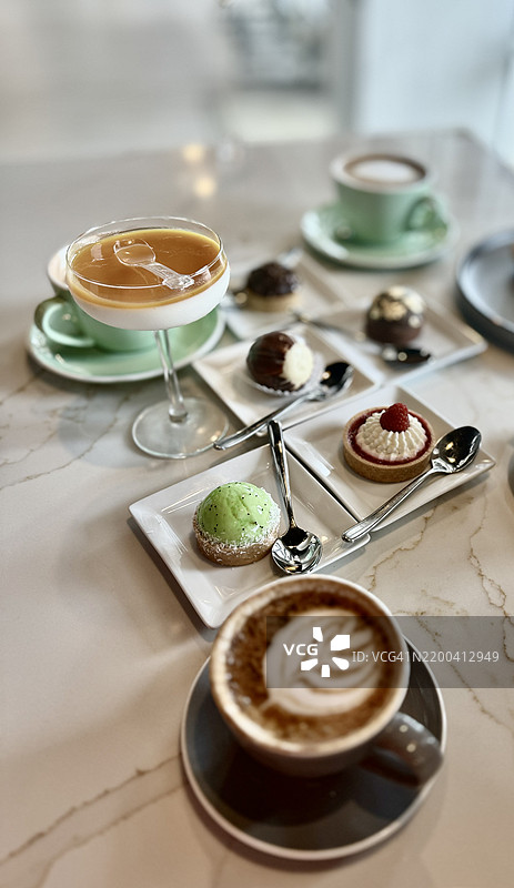 高角度视图的早餐桌，哥伦布，俄亥俄州，美国图片素材