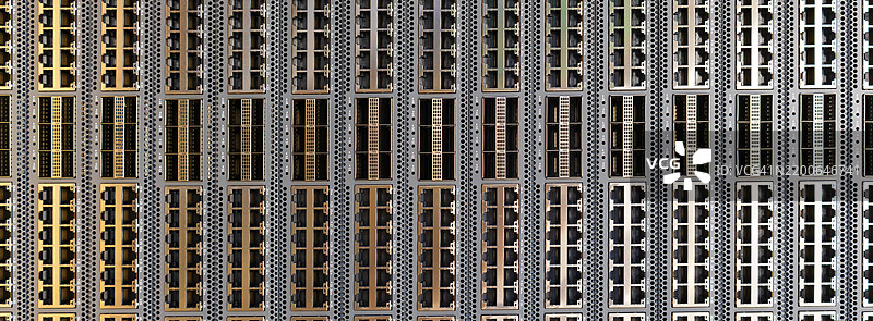 用于数据中心的交换机，支持光纤和UTP连接图片素材