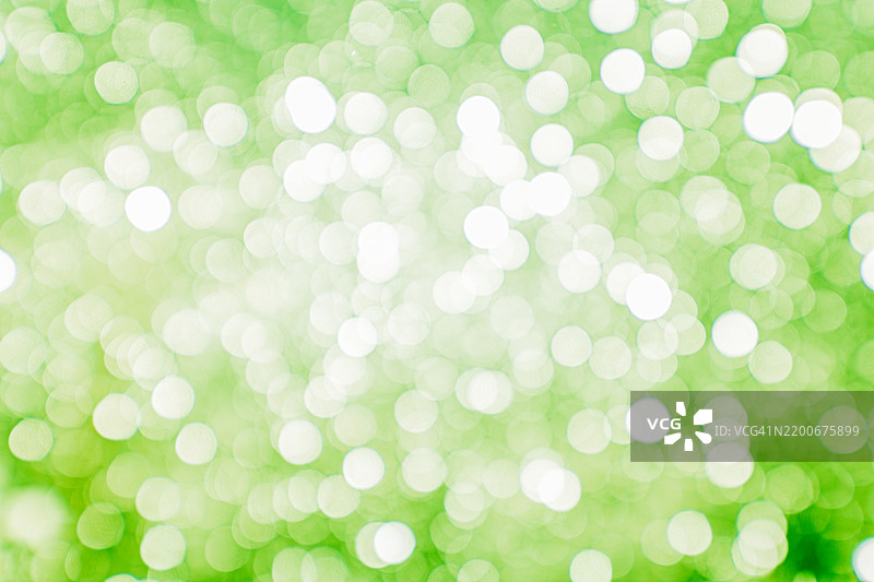 绿色和白色的散景灯光，清新的春季背景图片素材