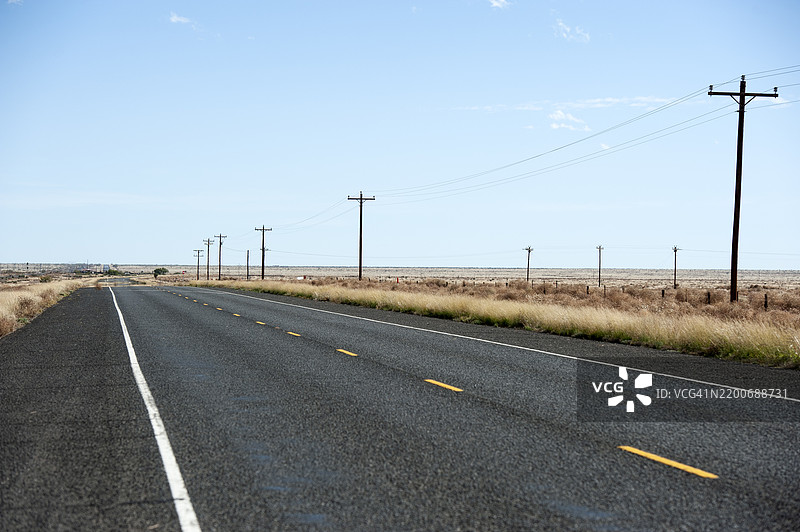 马尔法附近的高速公路图片素材