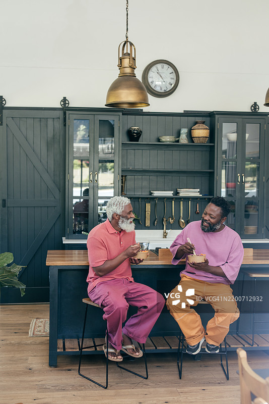 男性之间的友谊为何如此重要图片素材
