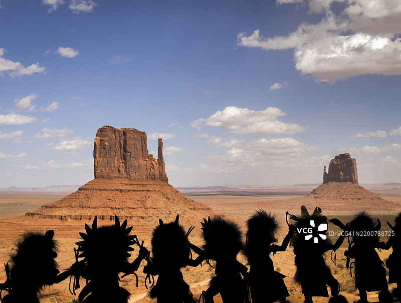 东部和西部手套山与玩偶图片素材