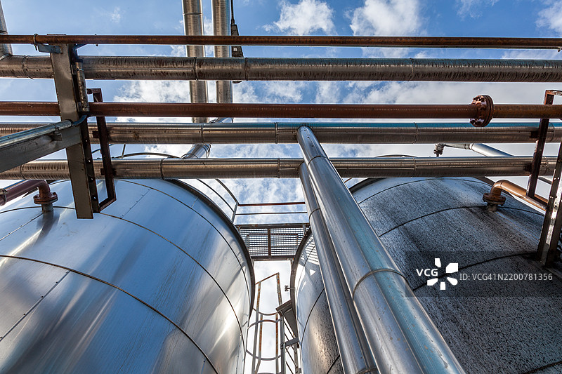 生物柴油工厂的管道和储罐图片素材