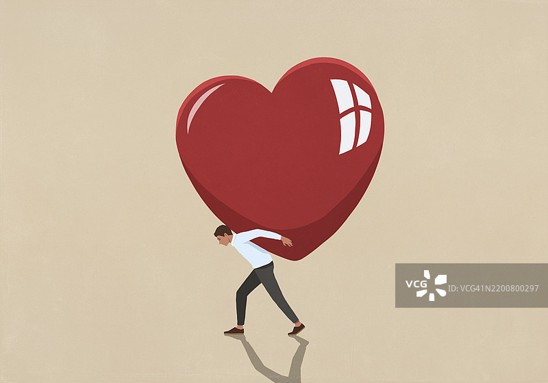 一个男人背着一个大红心图片素材