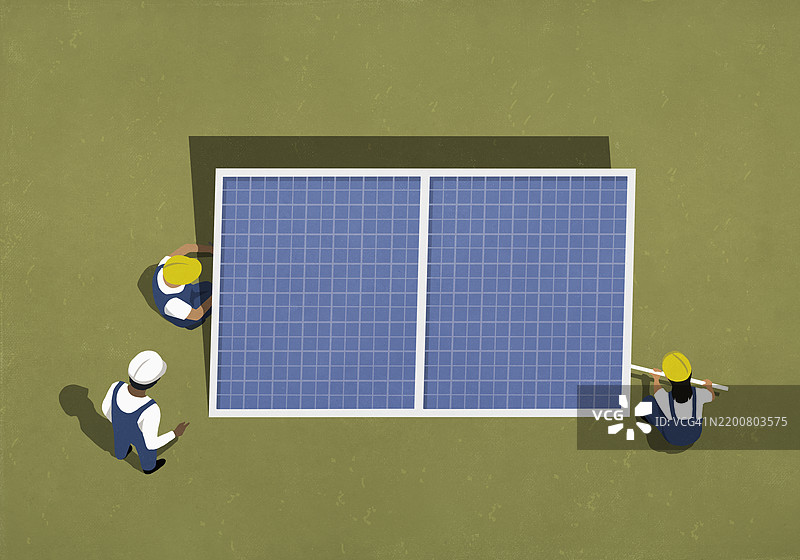 高角度视图，工程师们戴着安全帽在田野中安装大型太阳能电池板图片素材