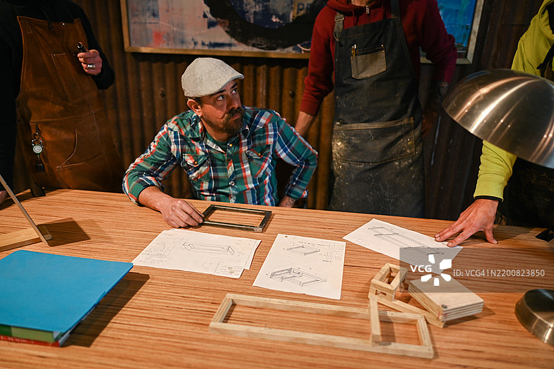 讨论新项目。图片素材