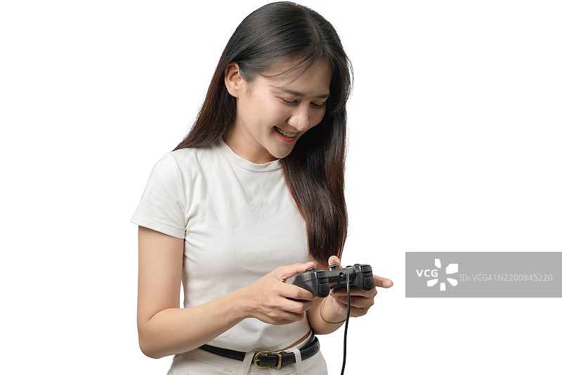 一位女性正在玩视频游戏图片素材