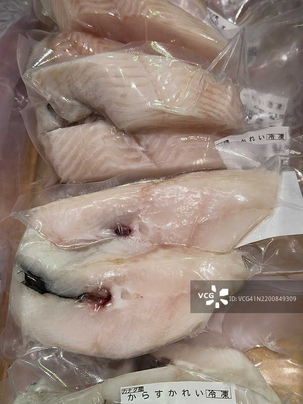 冷冻加拿大格陵兰比目鱼（卡拉苏卡雷）真空包装鱼片图片素材