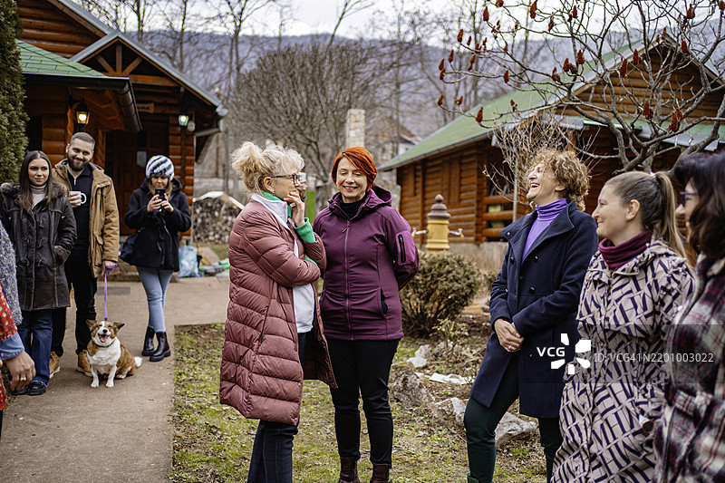 女性在团体戏剧心理治疗中的模特情境图片素材