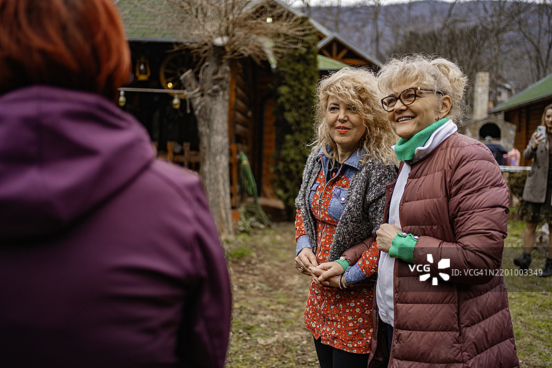 女性在团体戏剧心理治疗中模特的情境图片素材