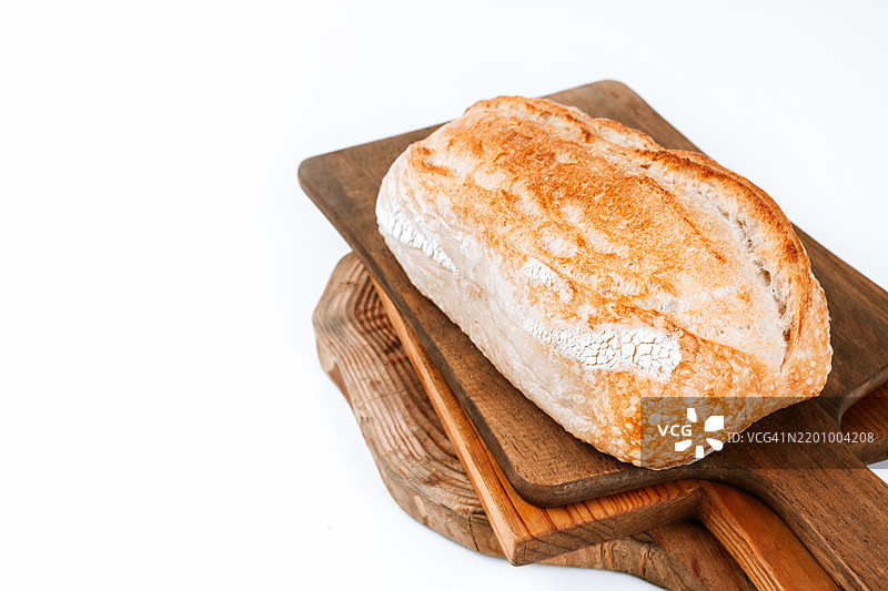 面包在白色背景下的烘焙店展示图片素材