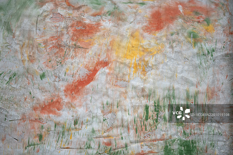 一面有绿色和黄色油漆飞溅的墙壁图片素材