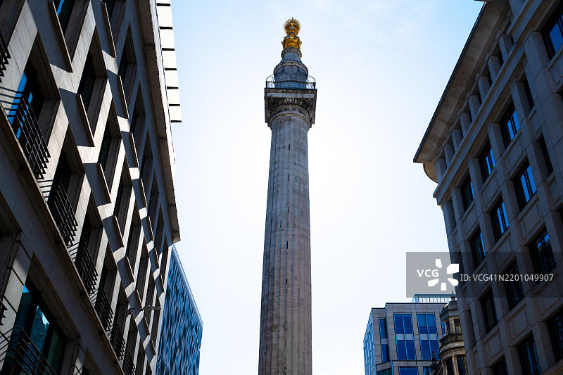 伦敦金融区的纪念碑低角度视图图片素材