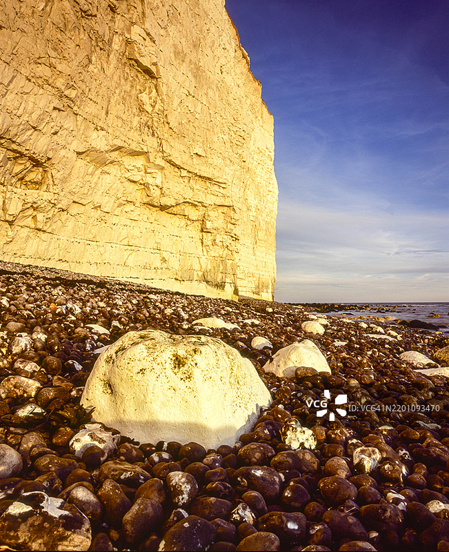 英国东萨塞克斯的比林峡，2006年7月20日。比林峡海岸的悬崖和岩石，面朝英吉利海峡。图片素材