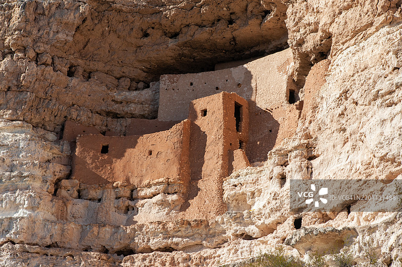 从下面看亚利桑那州的蒙特祖玛城堡国家纪念碑图片素材