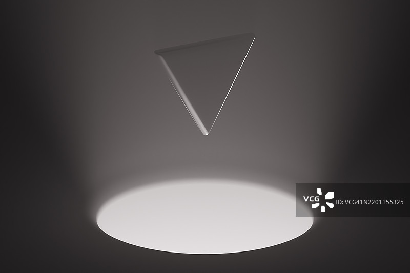 漂浮在聚光灯下的发光三角形图片素材