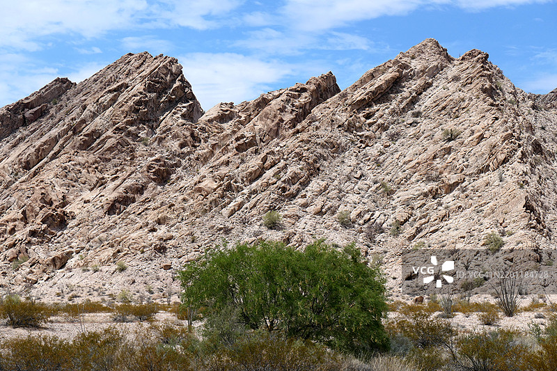 倾斜的岩石形成。阿利桑那州卡贝萨·普里埃塔国家野生动物保护区。图片素材