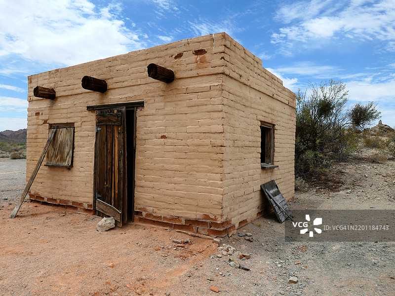 亚利桑那州卡贝萨·普里埃塔国家野生动物保护区的图克井老牧场房屋。图片素材