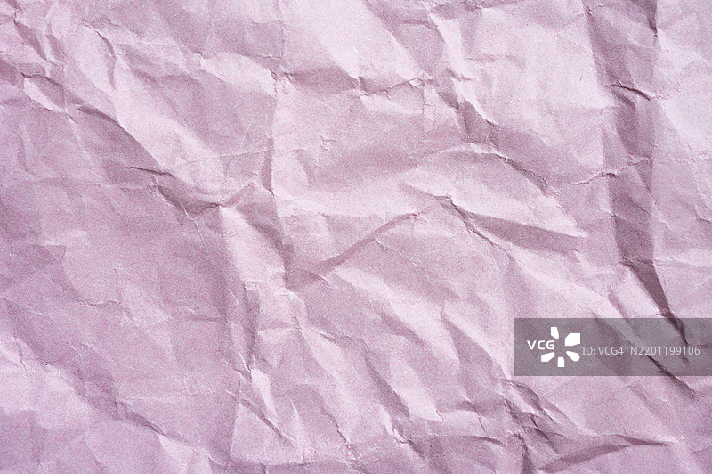 粉色皱纹纸张的全景纹理和背景。图片素材