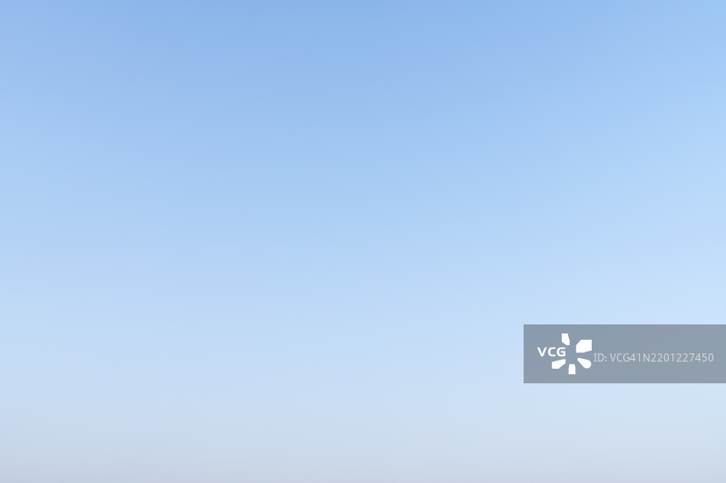 渐变蓝色天空背景图像图片素材