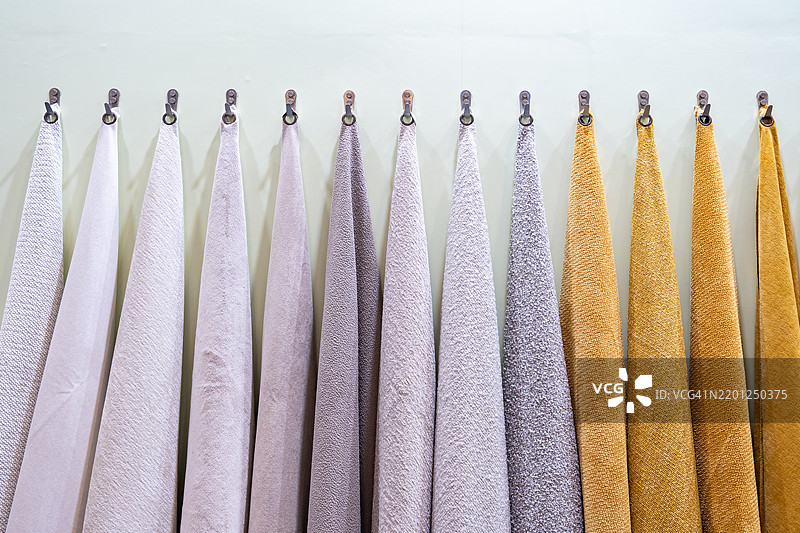 整齐排列的纺织品图片素材