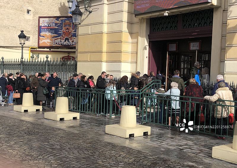 马戏团入口处的队伍图片素材