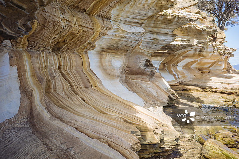 塔斯马尼亚玛丽亚岛国家公园的彩绘悬崖。图片素材