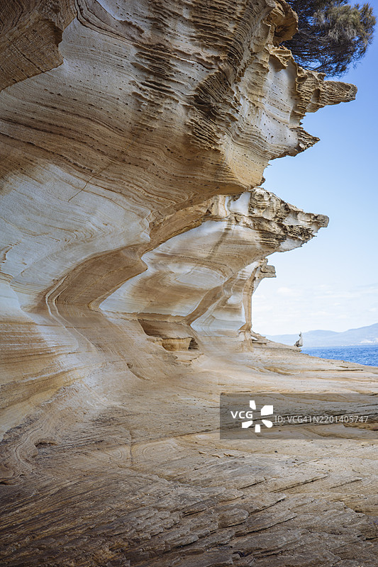 塔斯马尼亚玛丽亚岛国家公园的彩绘悬崖。图片素材