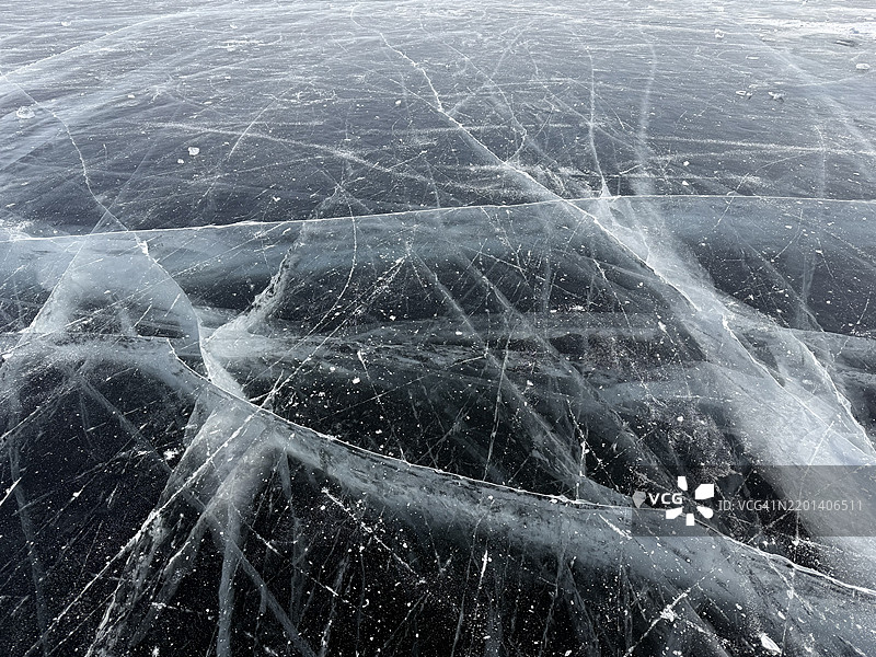 冬季的冰封贝加尔湖湖面图片素材