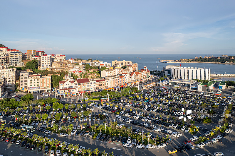 大型停车场的鸟瞰图图片素材