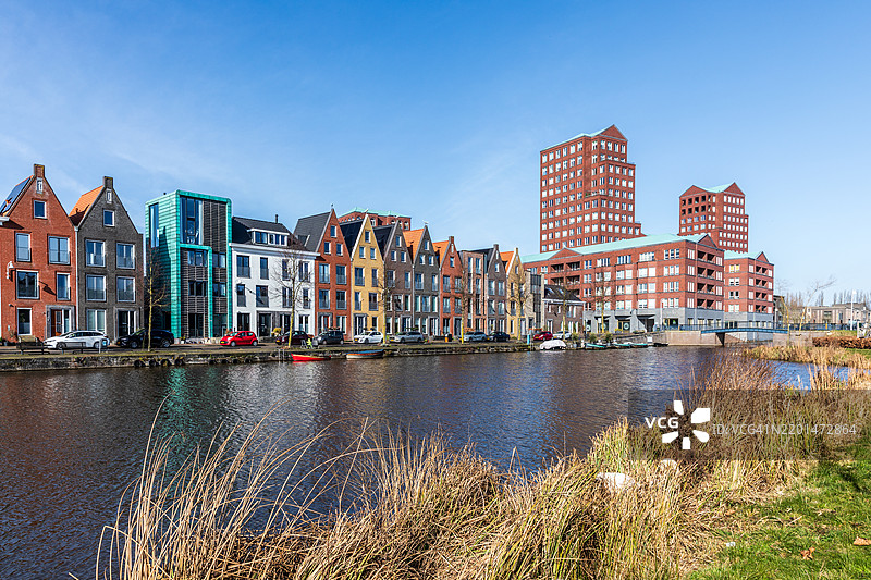 阿梅斯福特瓦托斯特的现代荷兰运河房屋图片素材