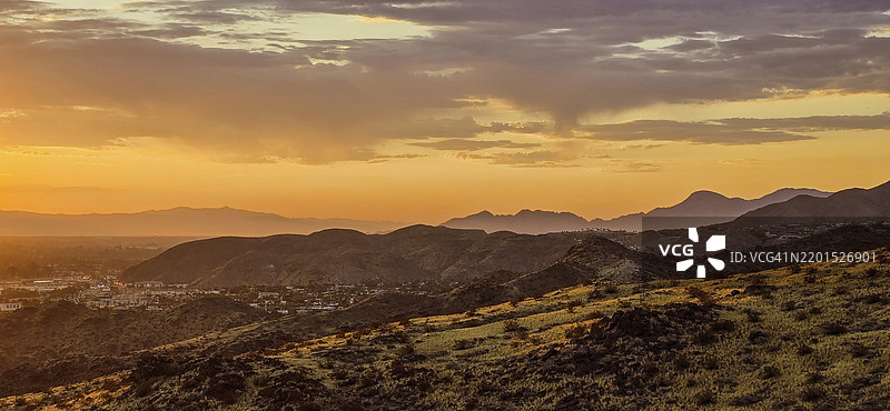棕榈泉沙漠山脉日出图片素材