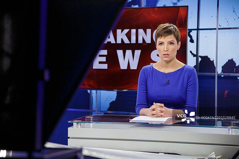 突发新闻女主播图片素材