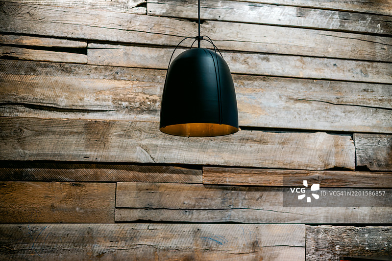 餐厅内悬挂的吊灯图片素材