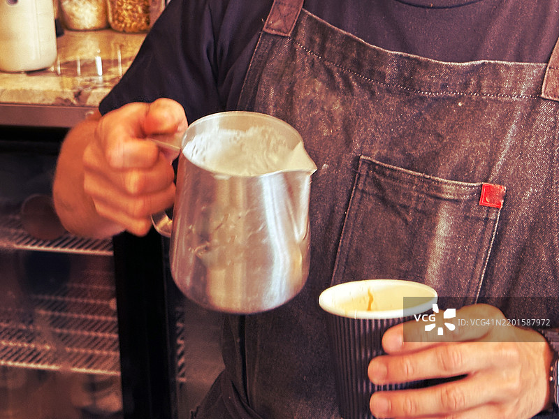 咖啡师在工作图片素材