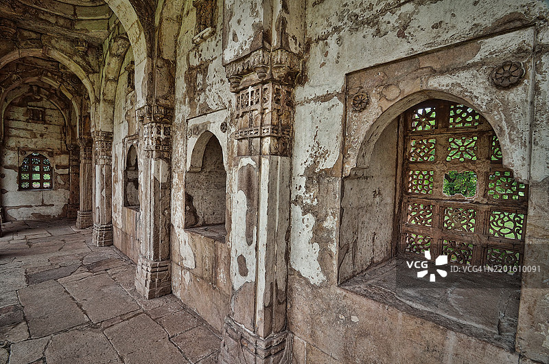 昌帕讷尔的贾米清真寺内部窗户图片素材