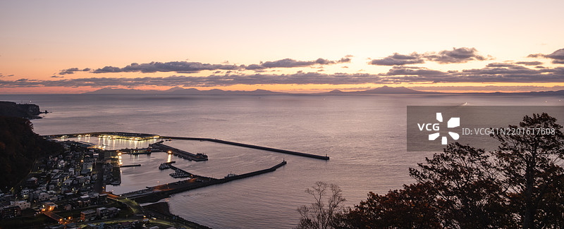 黎明时分的渔民小镇图片素材