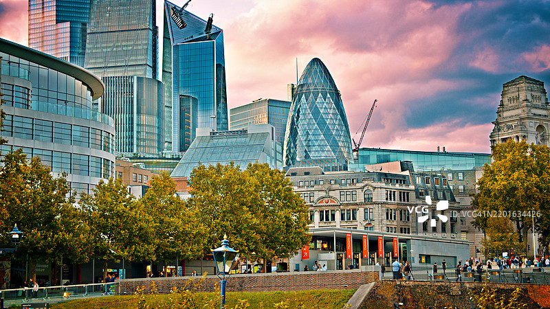伦敦商业区俯瞰公园。标准人寿。博迪安塔。图片素材